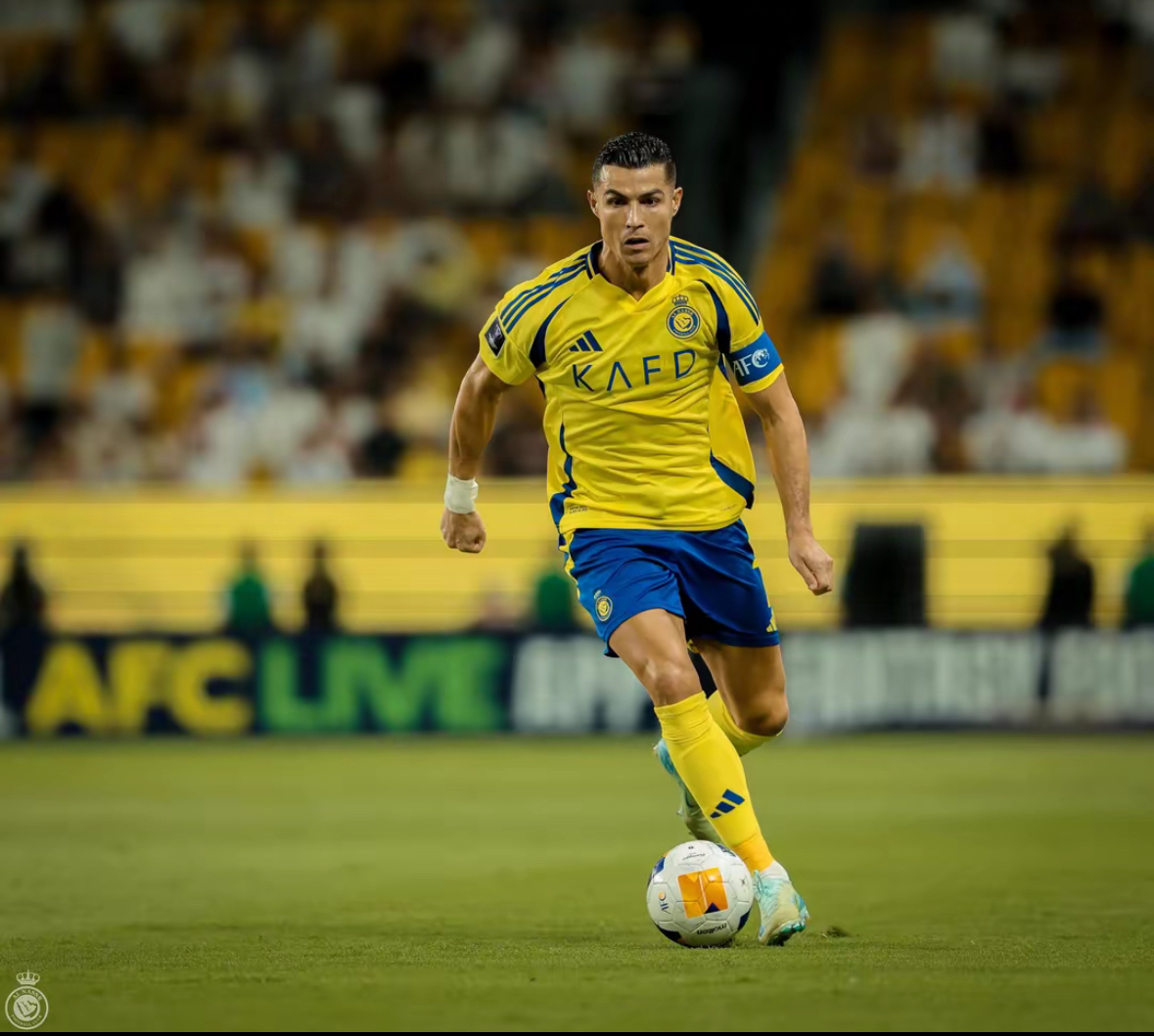 C罗重返赛场,爆冷首场状态出色,老鹰观众沸腾!赛场气氛高涨 C罗重返赛场,爆冷首场状态出色,老鹰观众沸腾!赛场气氛高涨