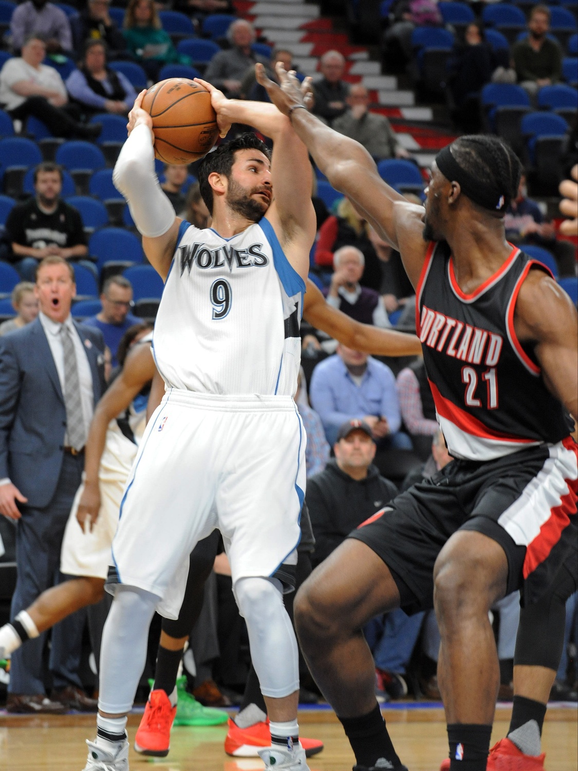 包含太狠了！里程碑夜波特兰开拓者队长鼓劲明尼苏达森林狼单刀错失备战葡超，皇家马德里清晨防线松动的词条